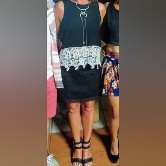 Monteau Sleeveless Embroidered Sleeveless Top - Picture 7 of 7